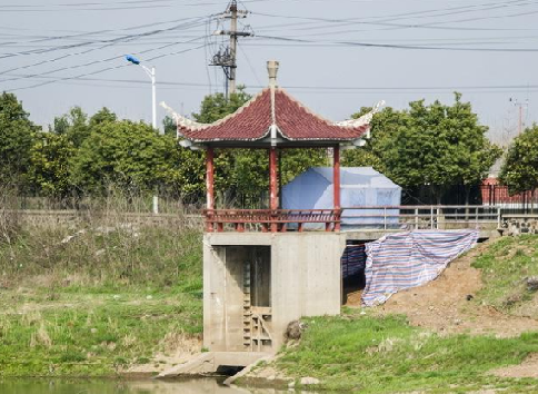 農忙時節大量秸稈堵塞閘門(圖1) [1SE`NGV6ISE(G{7(3IQ~J7.png